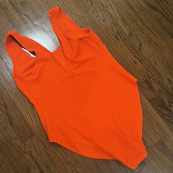 NWT! ASOS DESIGN Curve Crinkle scoop low back swimsuit in deep orange 🍊 🧡 - Picture 6 of 7